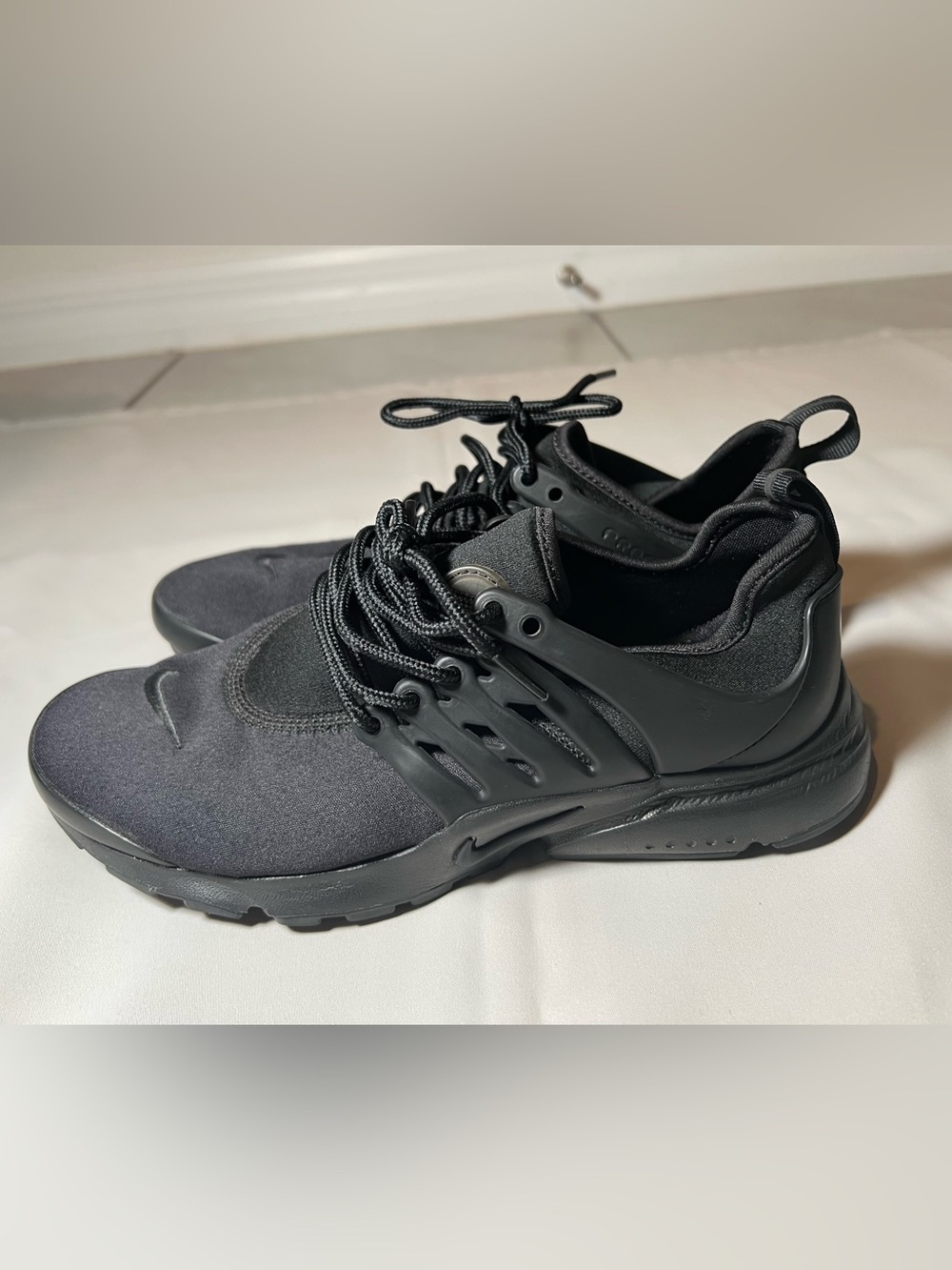 Nike Air Presto Triple Black Sneakers – Women's US 8 - Picture 10 of 10